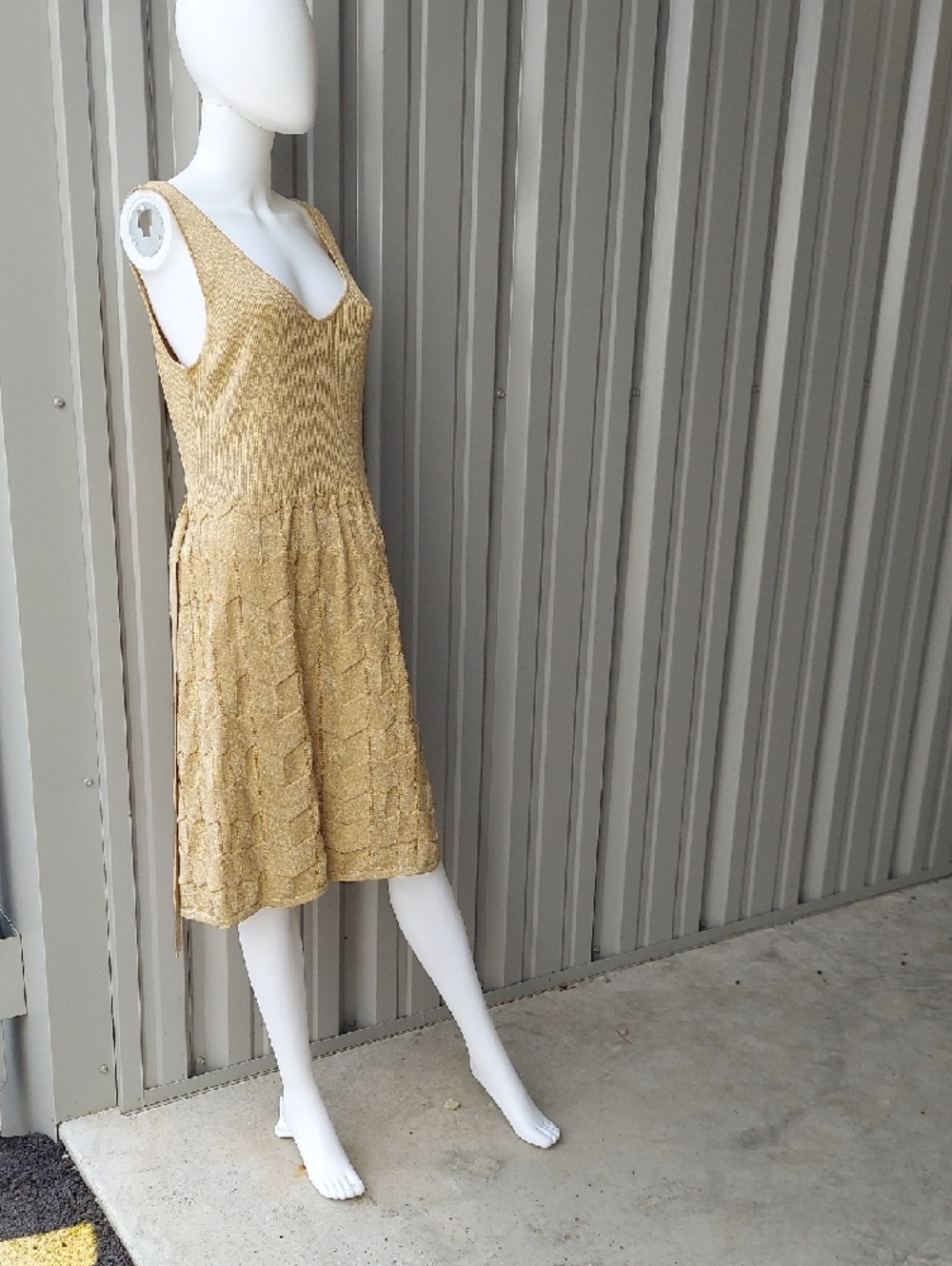 Spense Size 14 Lightweight Gold Metallic Knit V-Neck Knee Length Dress